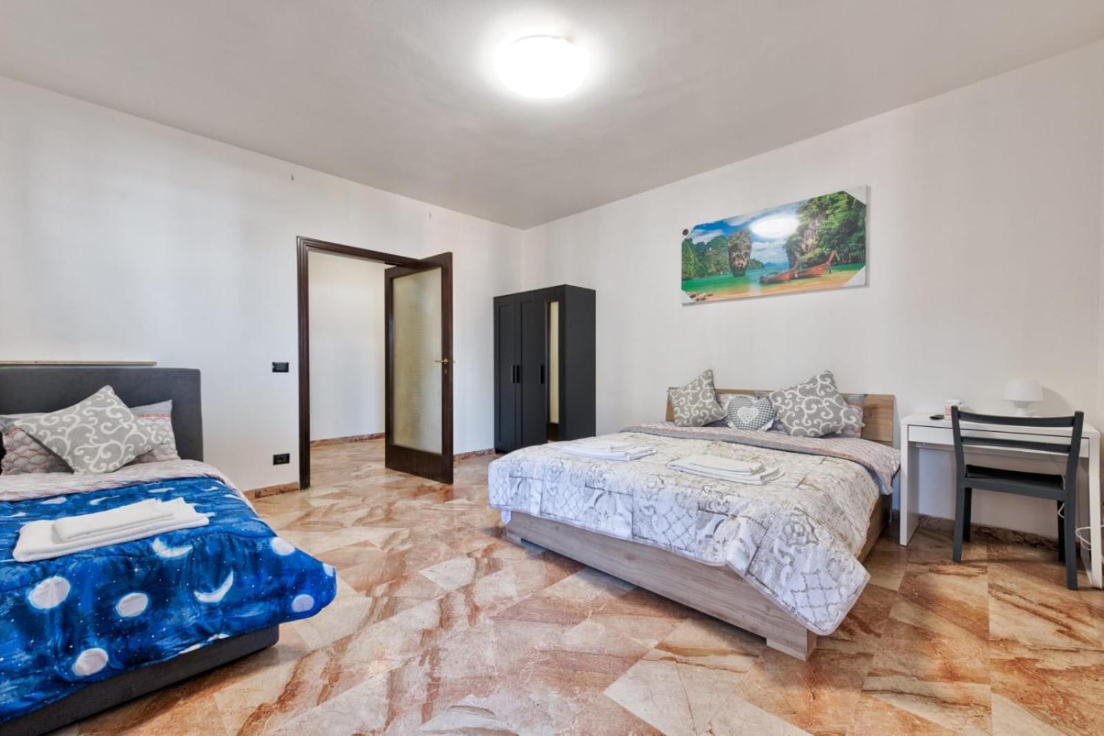 Gasthuis Easy Downtown - Private With Shared Bathroom
