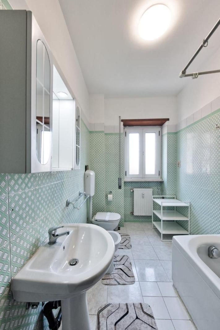 Easy Downtown - Private With Shared Bathroom Gasthuis